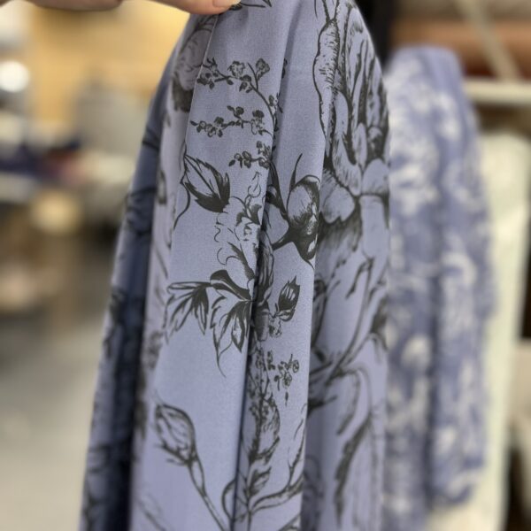 Flourishing Roses - Hyacinth & Black